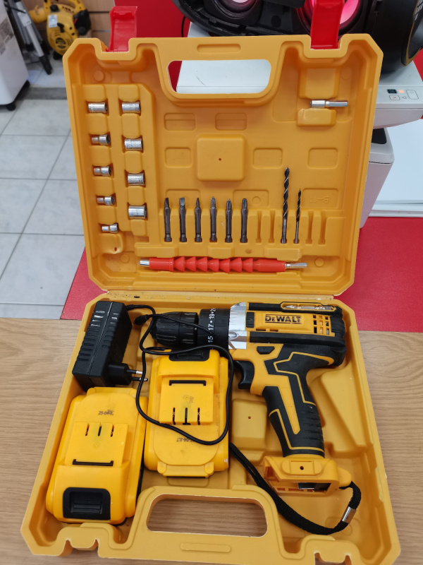 Шуруповерт Dewalt Не указана