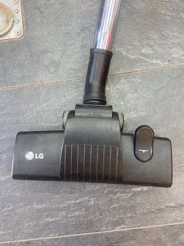 Пылесос LG 3055