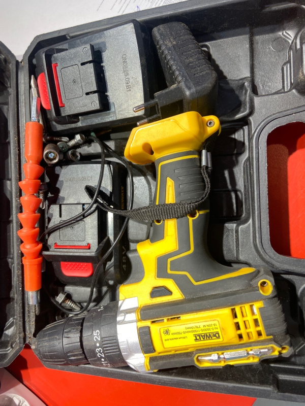 Шуруповерт Dewalt Не указана